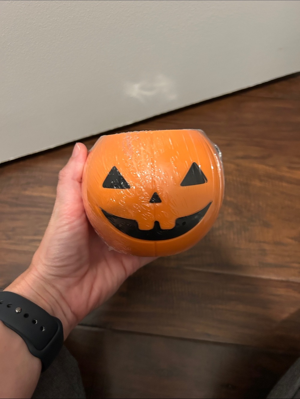 Halloween pumpkin full of 18 squishies!